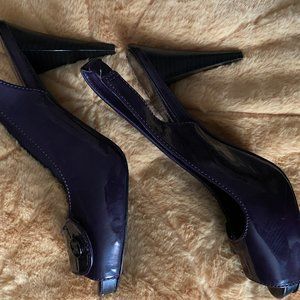 Simply Vera Heal in Plumosa Purple. Size 7.5